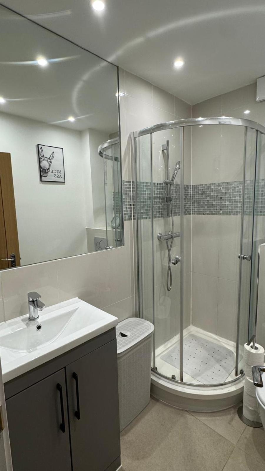 Central Apartment ลอนดอน ภายนอก รูปภาพ